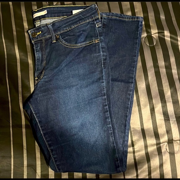 Levis Skinny Jeans - Picture 2 of 5